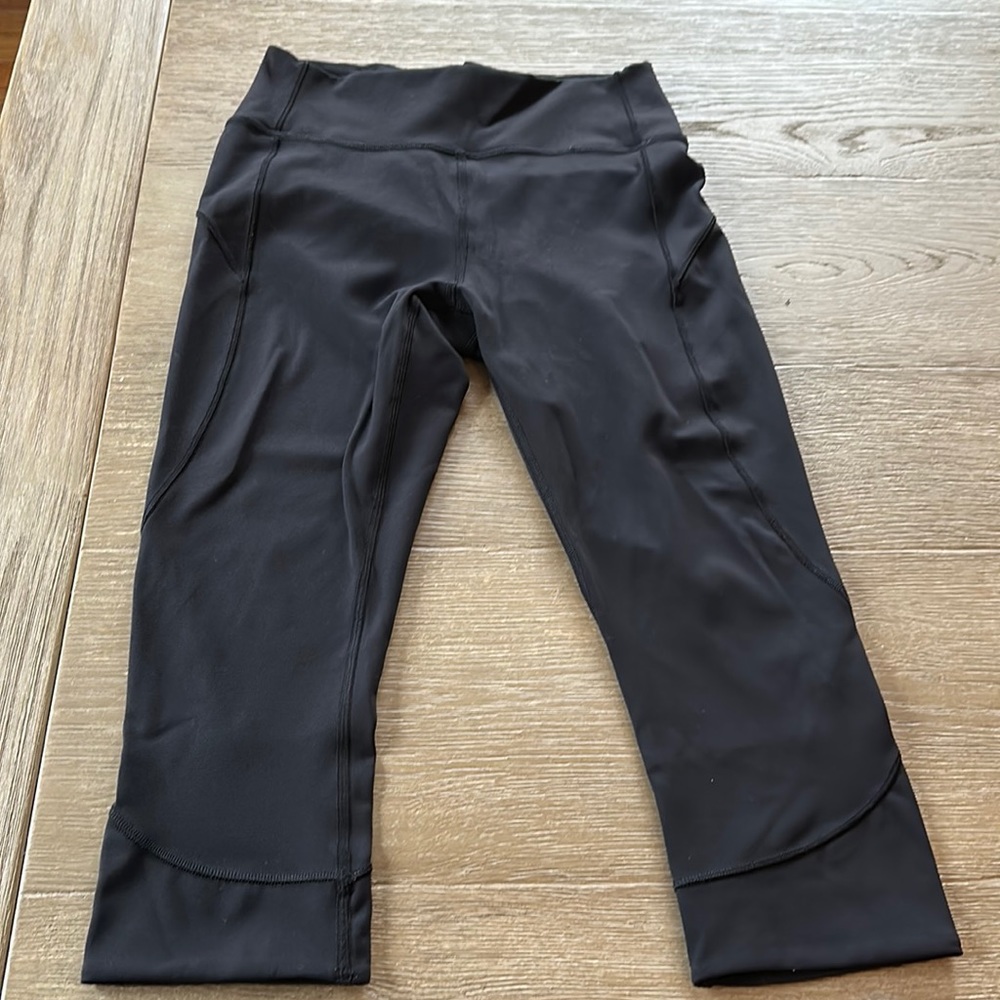 Lululemon crop nulu material